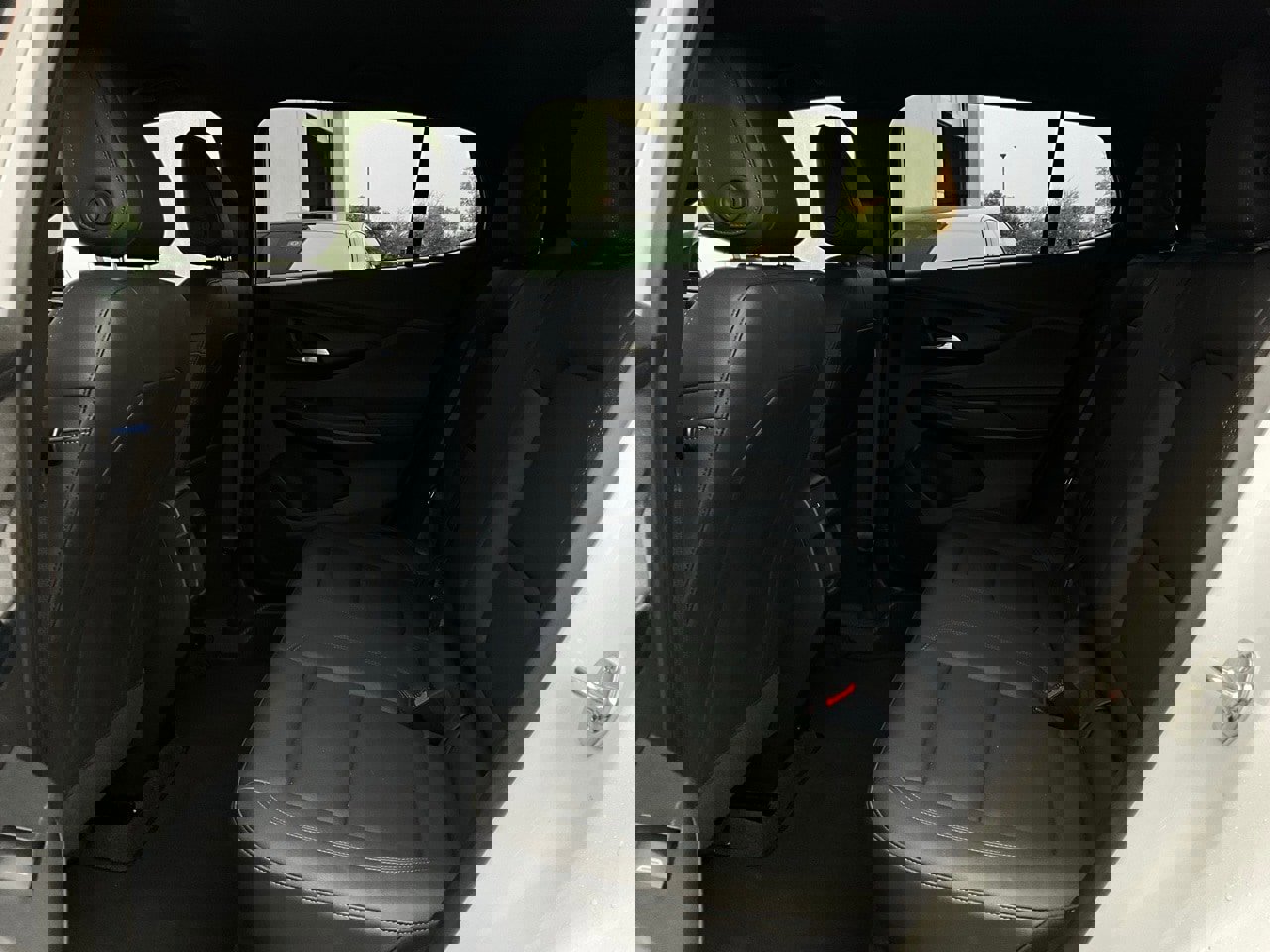 Used 2025 Buick Envista Sport Touring image 11