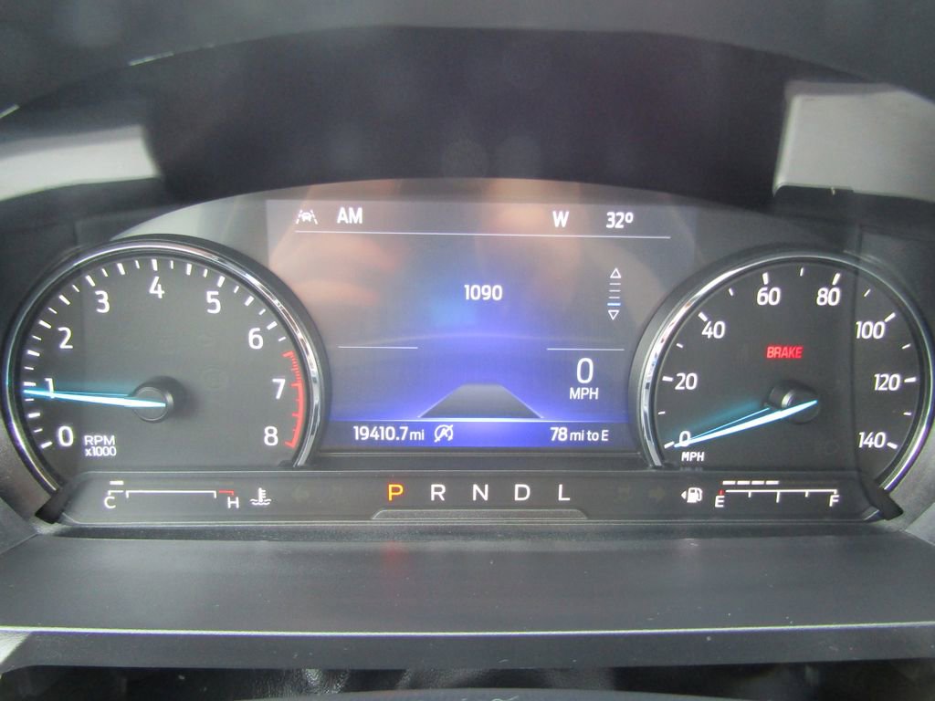 Used 2024 Ford Explorer XLT w/ Equipment Group 202A AWD/4WD image 26