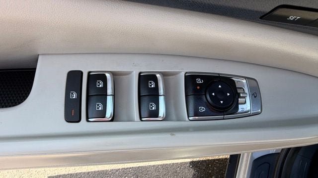 Used 2025 Kia Carnival EX FWD image 27