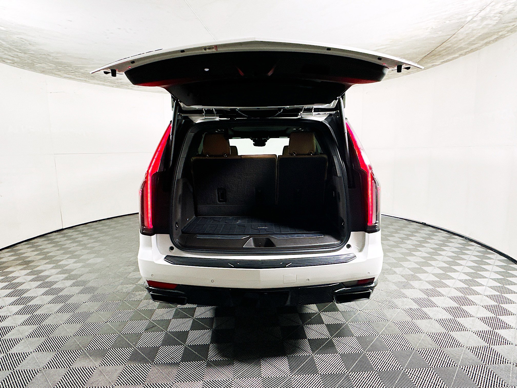 Used 2021 Cadillac Escalade Premium Luxury AWD/4WD image 31