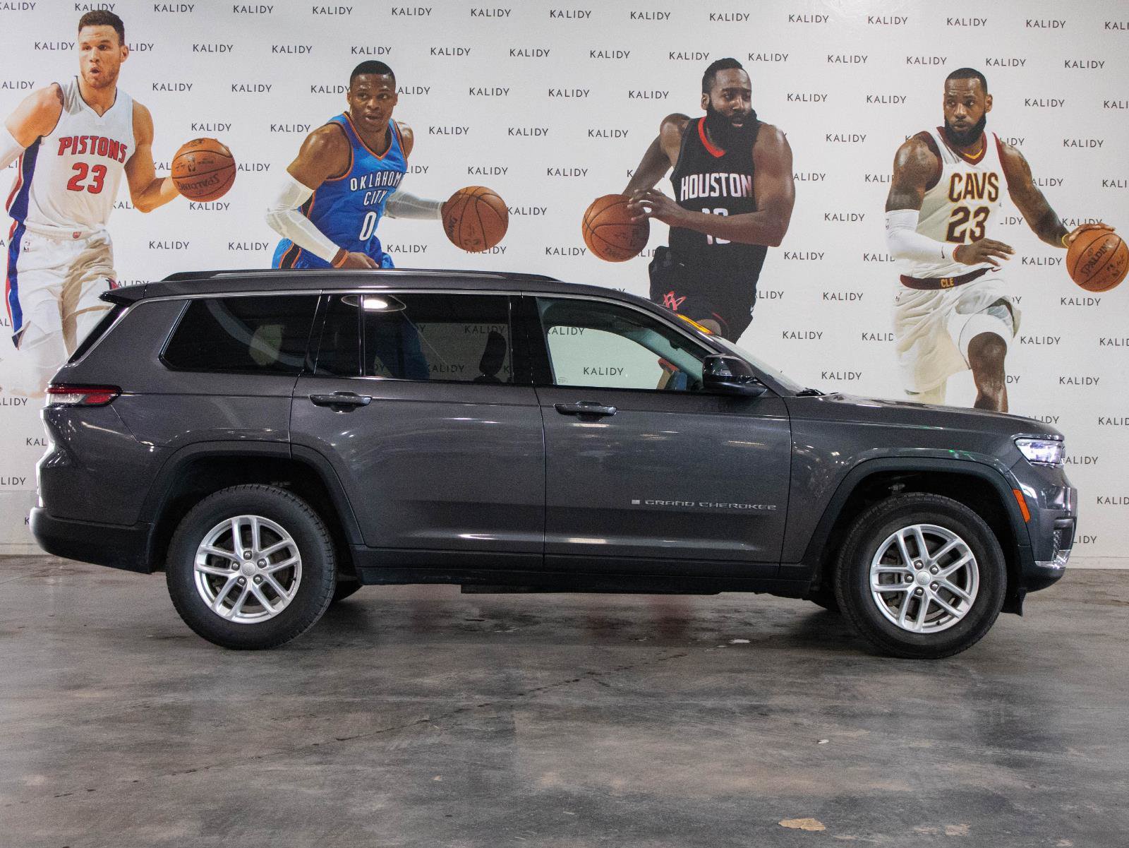Used 2023 Jeep Grand Cherokee L Laredo RWD image 17