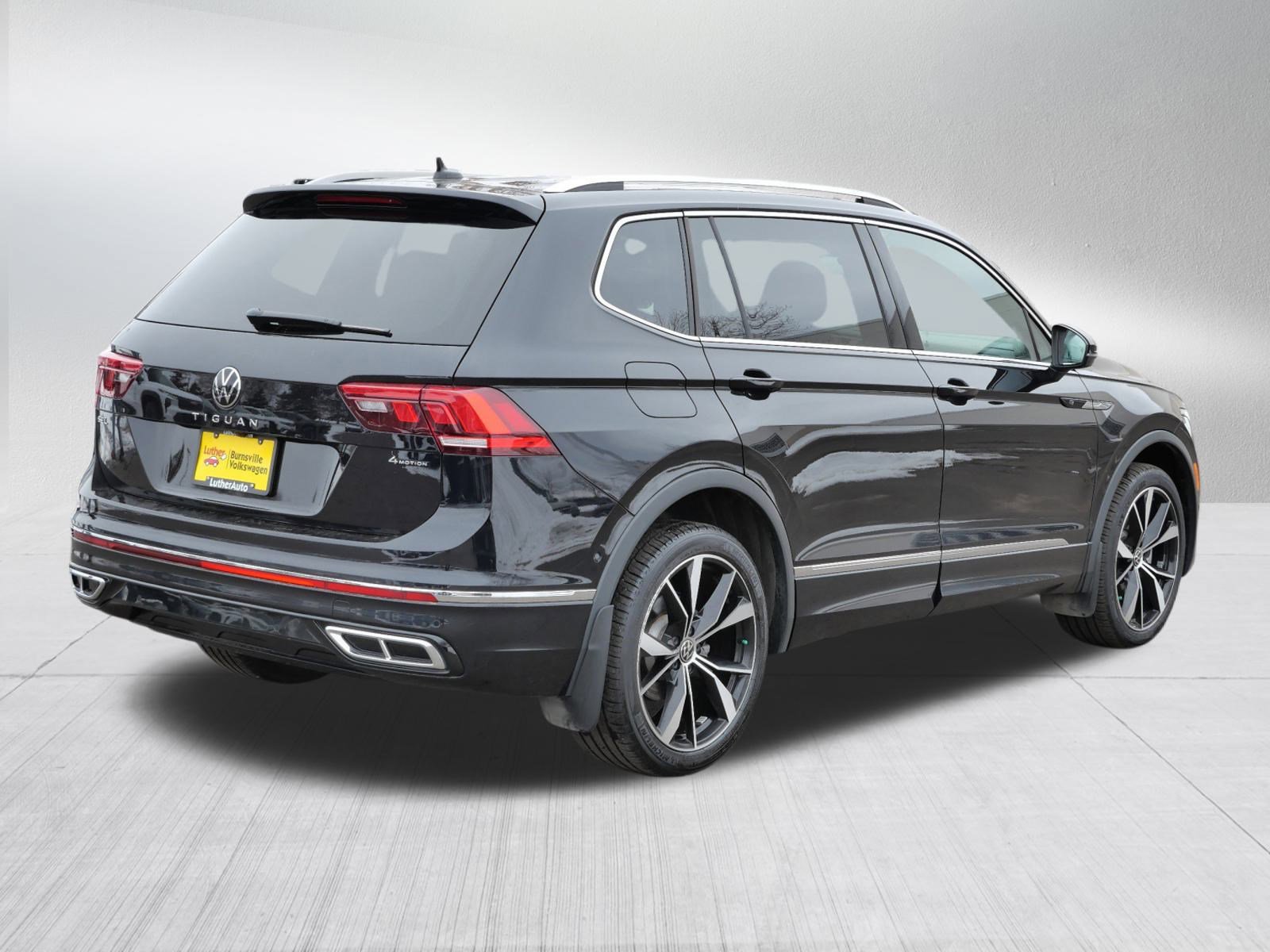 Certified 2022 Volkswagen Tiguan SEL R-Line image 7