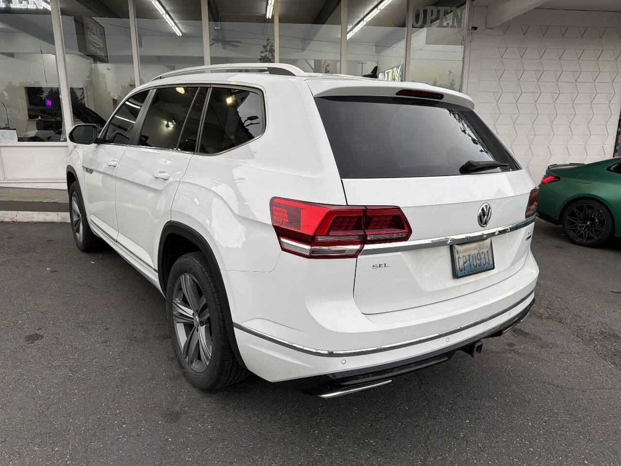 Used 2019 Volkswagen Atlas SEL R-Line AWD/4WD image 2