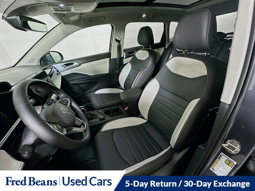 Certified 2025 Volkswagen Taos SEL w/ Black Wheel Plus Package image 22