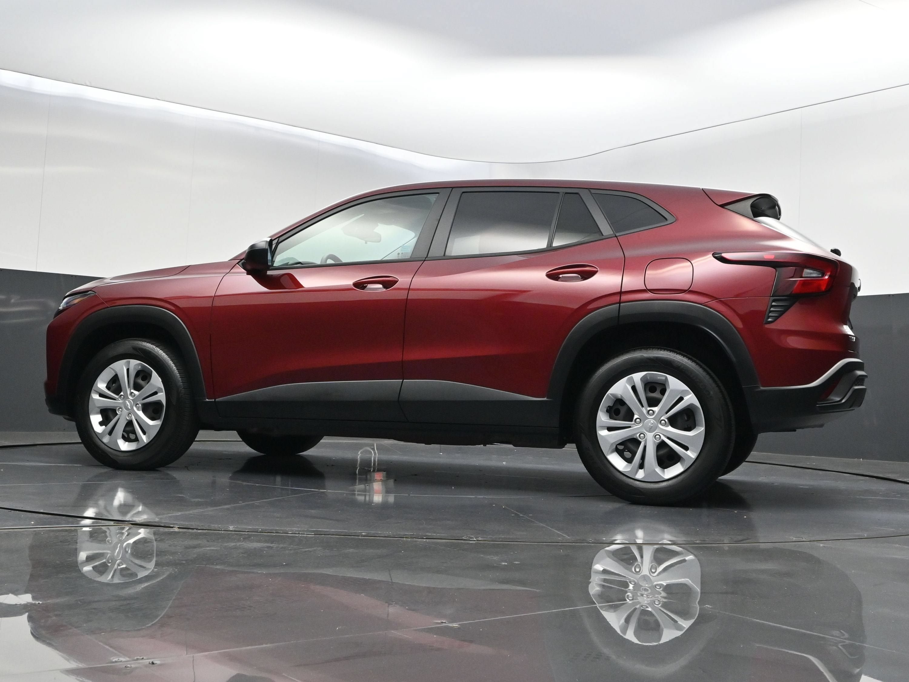 Used 2024 Chevrolet Trax LS FWD image 36