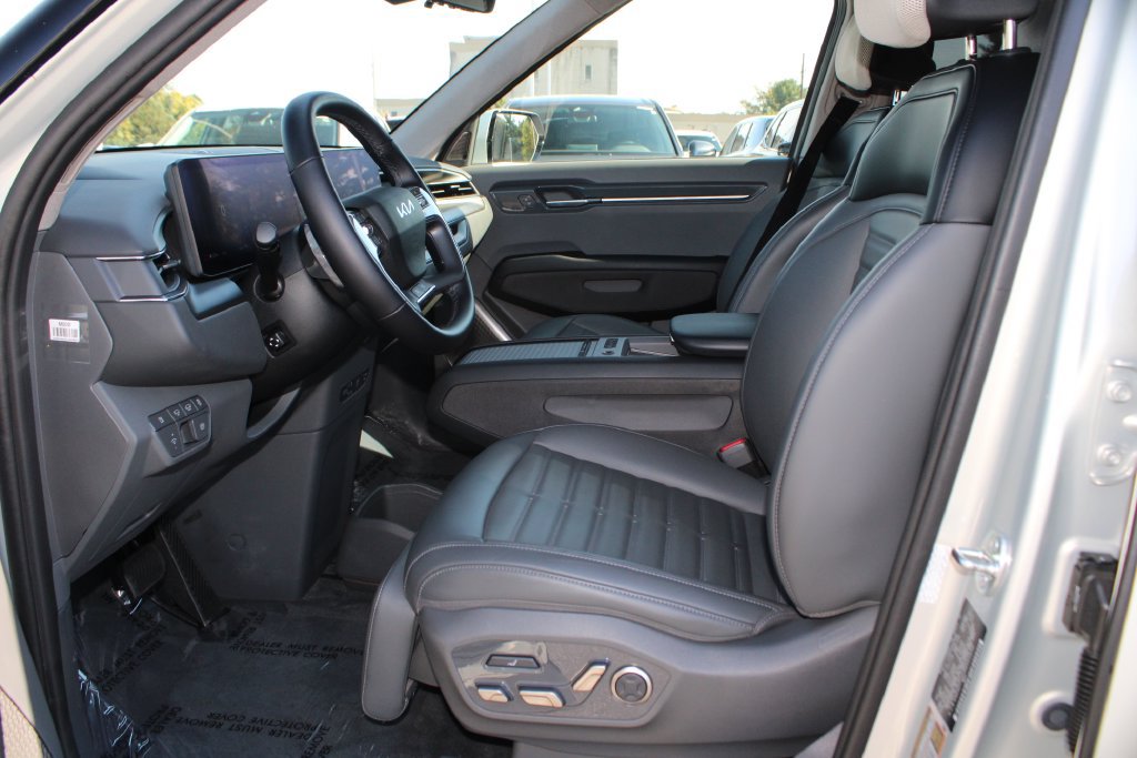 Used 2024 Kia EV9 Land AWD/4WD image 32