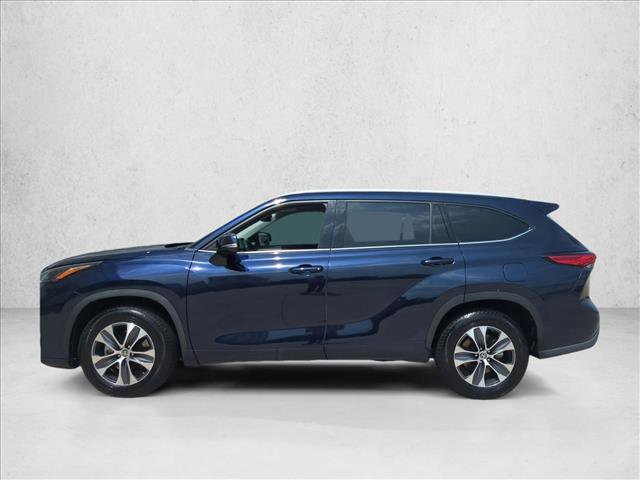 Used 2022 Toyota Highlander XLE FWD image 9