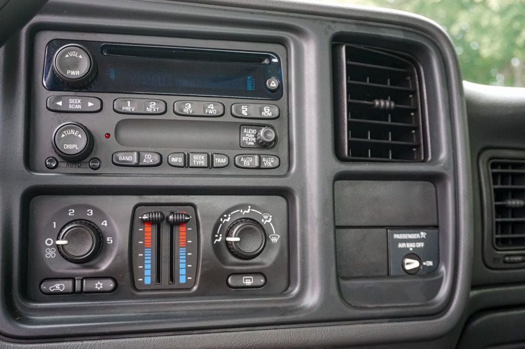 Used 2004 Chevrolet Silverado 2500 LS AWD/4WD image 16