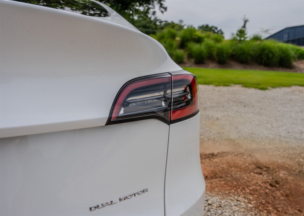 Used 2021 Tesla Model Y Long Range AWD/4WD image 11