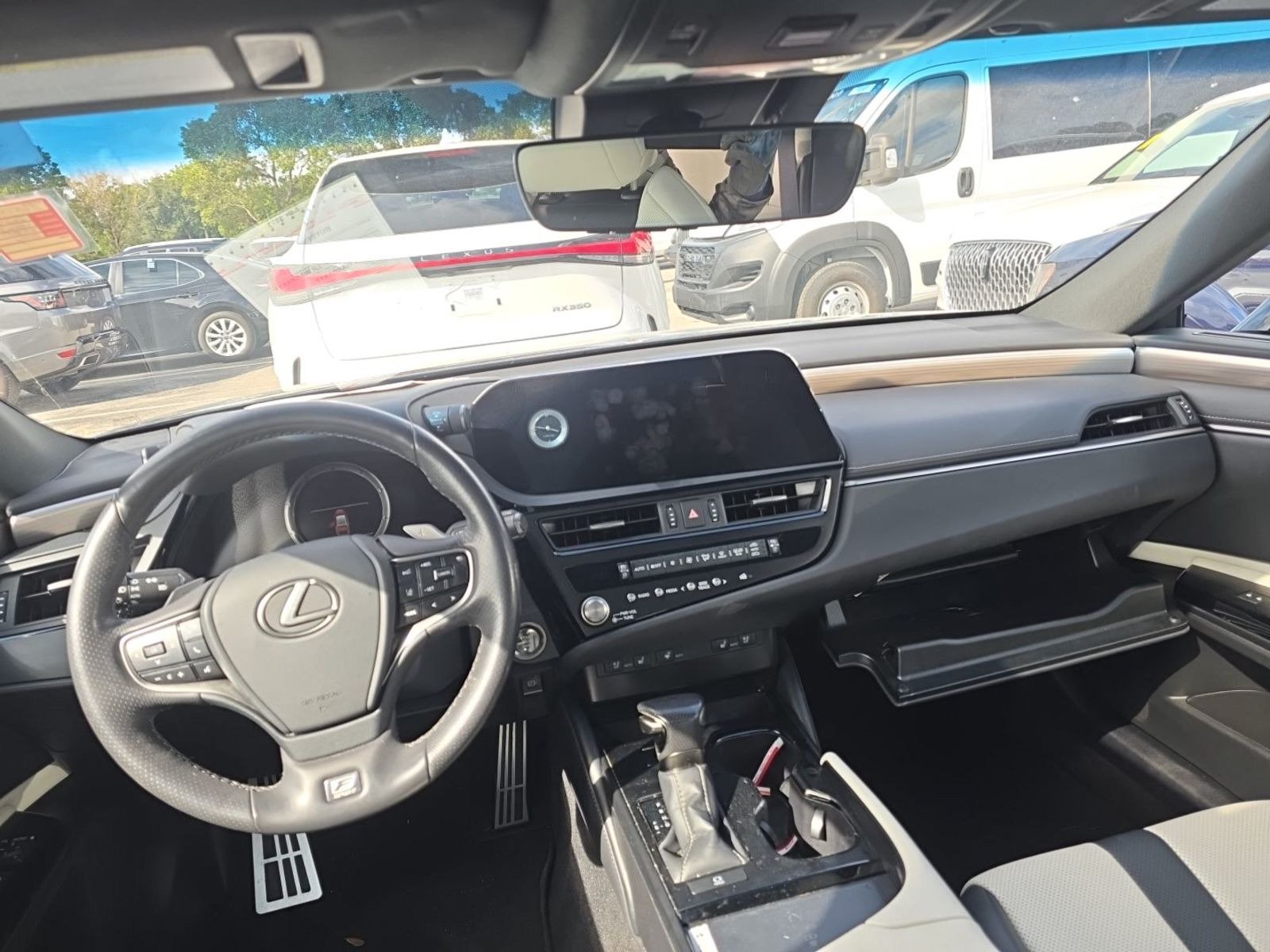 Used 2024 Lexus ES 350 F Sport w/ Accessory Package (Z2) FWD image 4