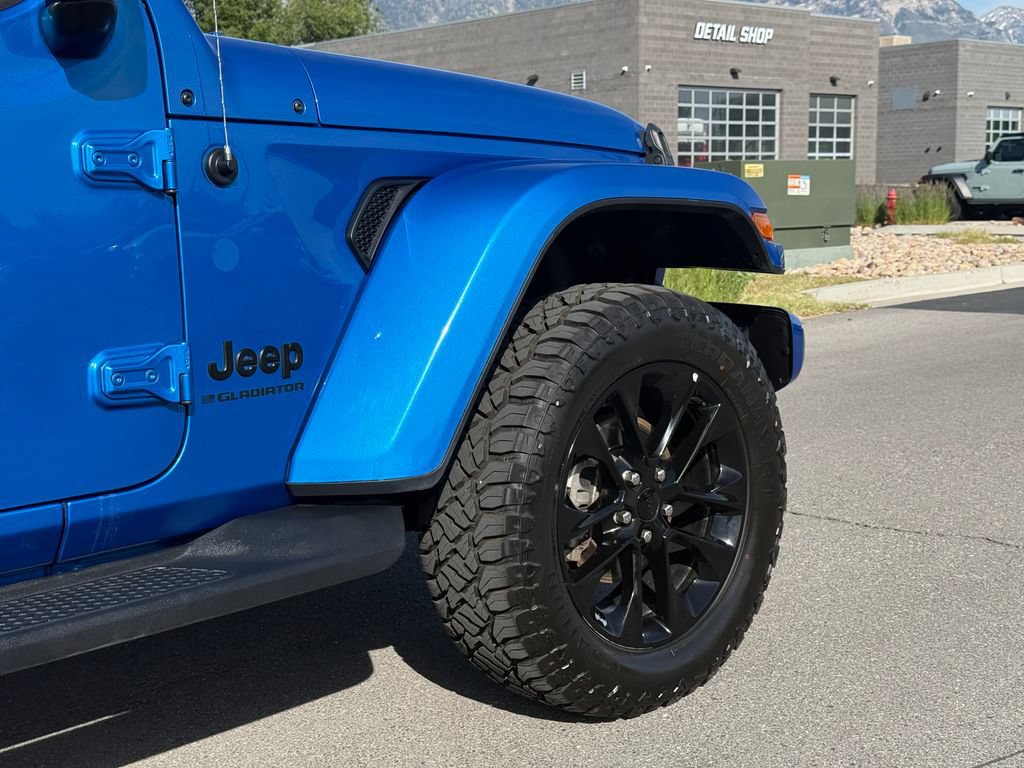 Used 2023 Jeep Gladiator Overland AWD/4WD image 4