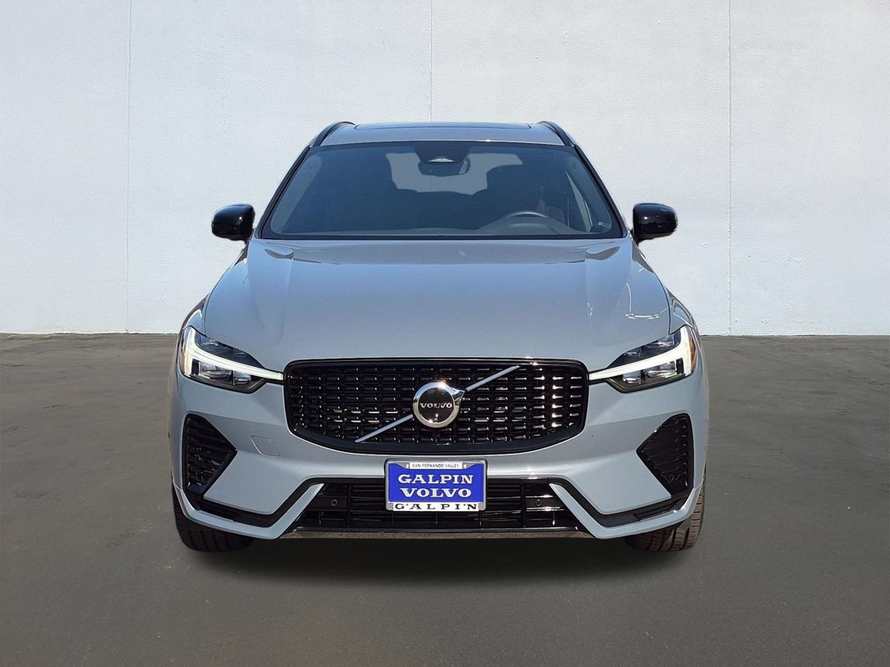 Certified 2024 Volvo XC60 T8 Plus AWD/4WD image 2