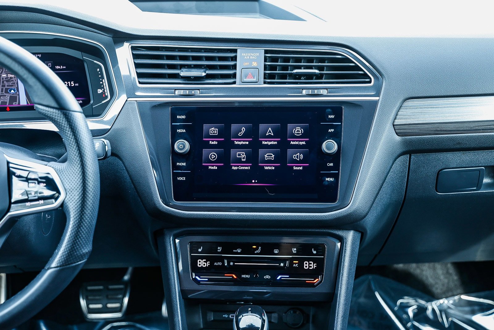 Used 2024 Volkswagen Tiguan SEL R-Line image 11