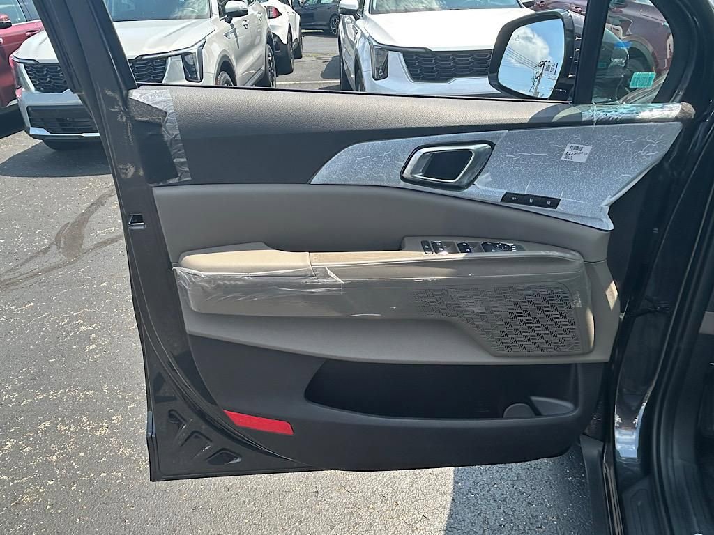 New 2026 Kia Carnival EX FWD image 14