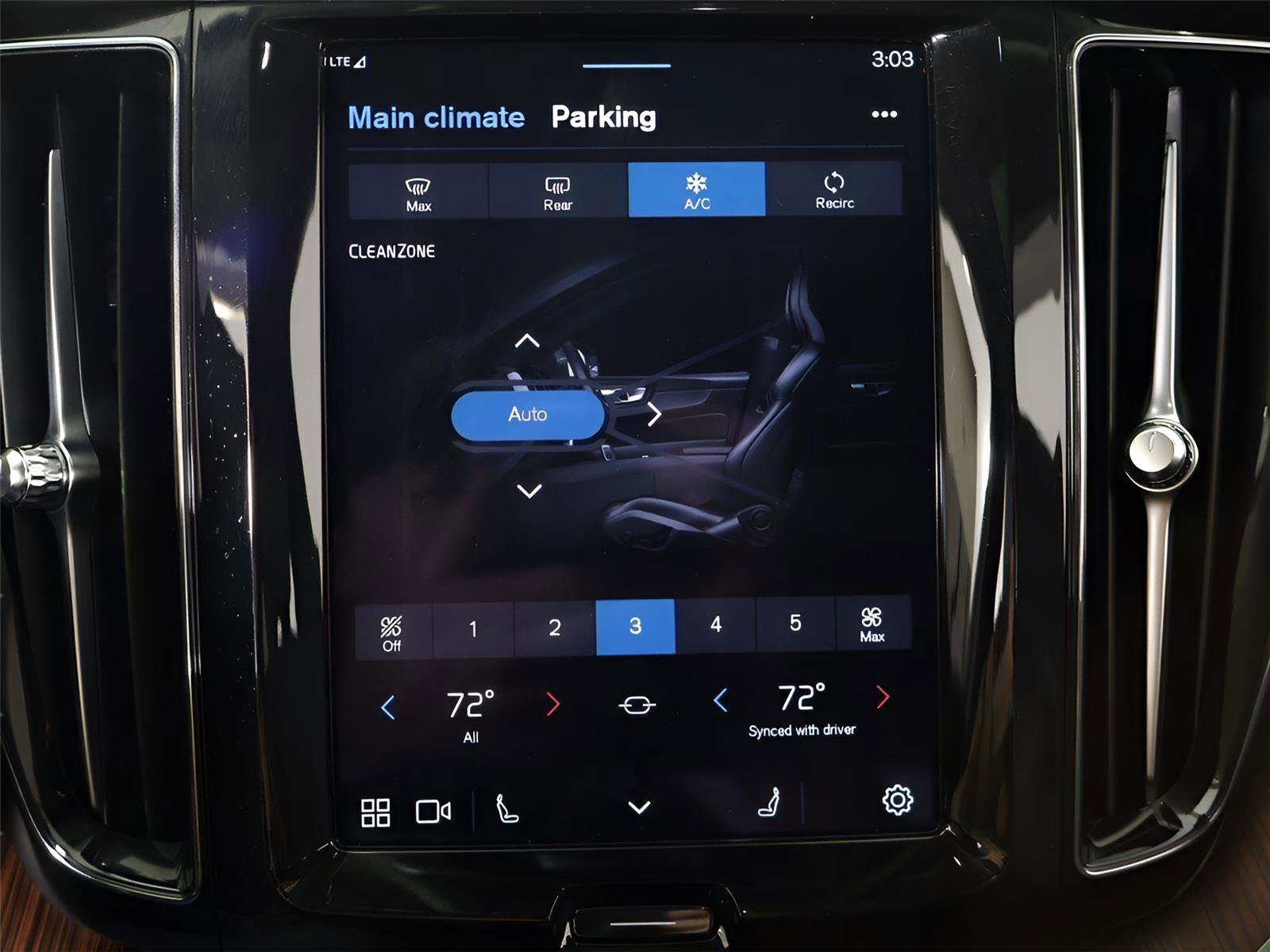 Used 2024 Volvo XC60 B5 Plus image 48