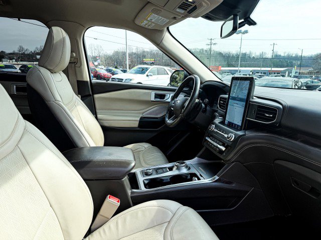 Used 2020 Ford Explorer Platinum w/ Premium Technology Package image 17