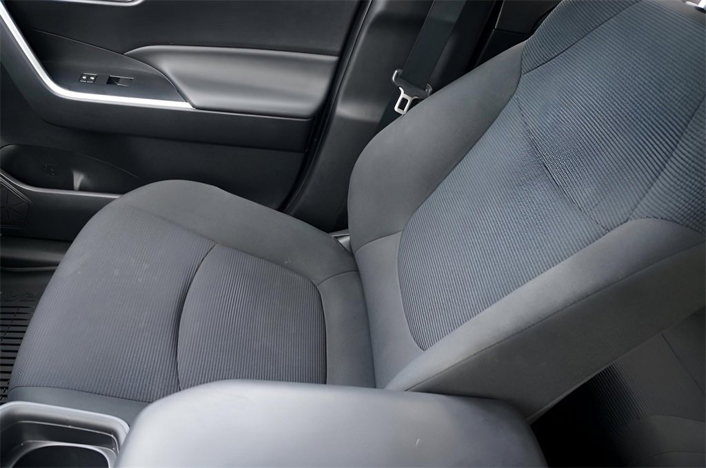 Used 2021 Toyota RAV4 LE image 27