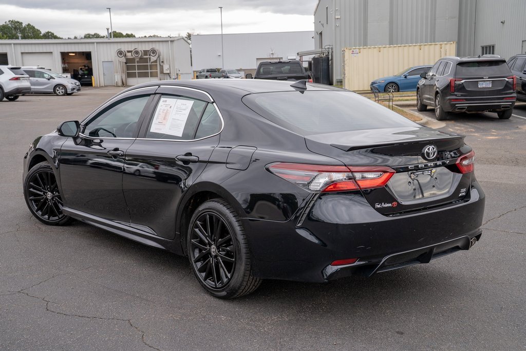 Used 2021 Toyota Camry SE image 3