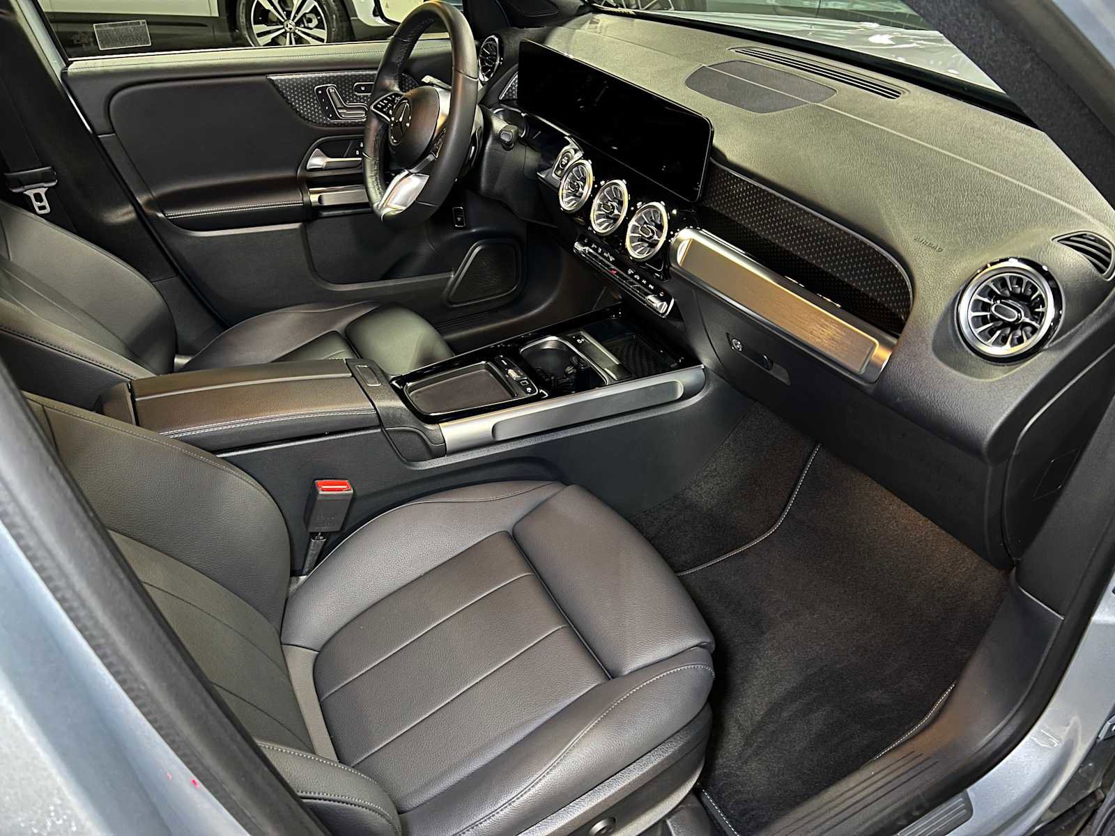 Certified 2025 Mercedes-Benz GLB 250 4MATIC image 11