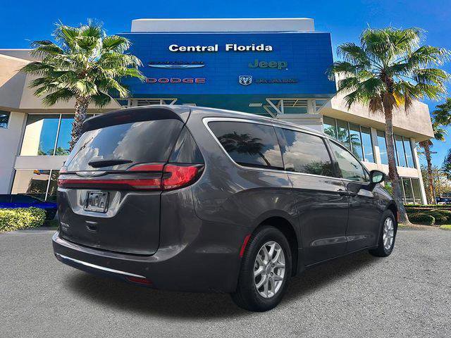 Certified 2023 Chrysler Pacifica Touring-L image 5