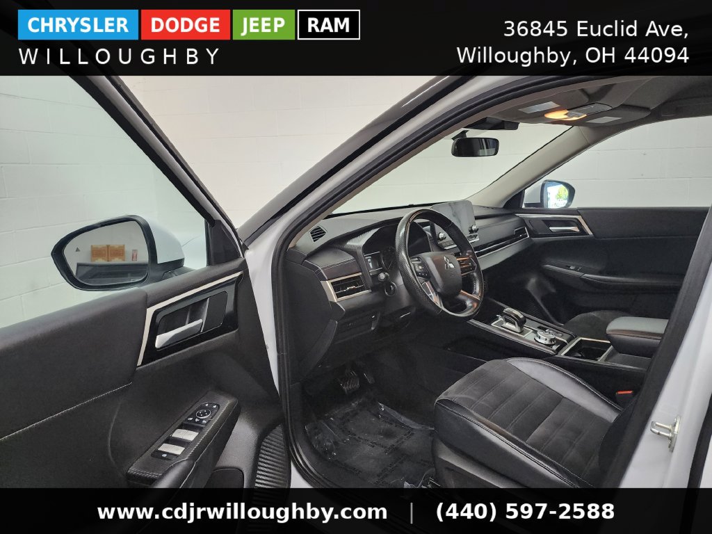 Used 2024 Mitsubishi Outlander AWD image 13
