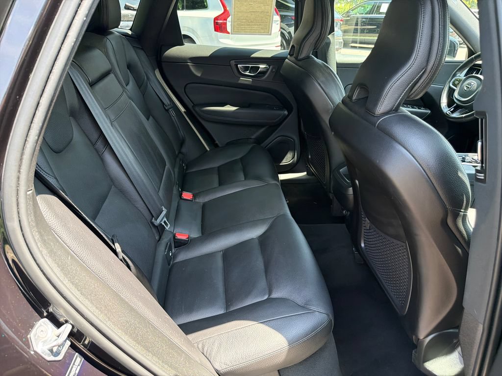 Used 2020 Volvo XC60 T6 Momentum AWD/4WD image 15