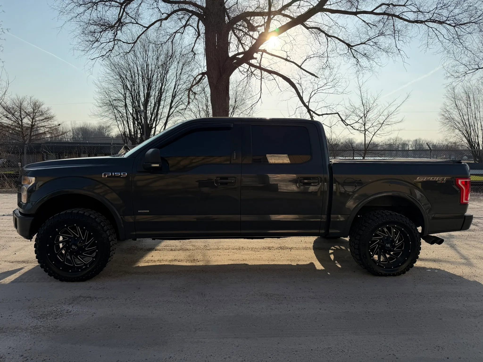 Used 2017 Ford F150 XLT w/ Equipment Group 302A Luxury AWD/4WD image 8