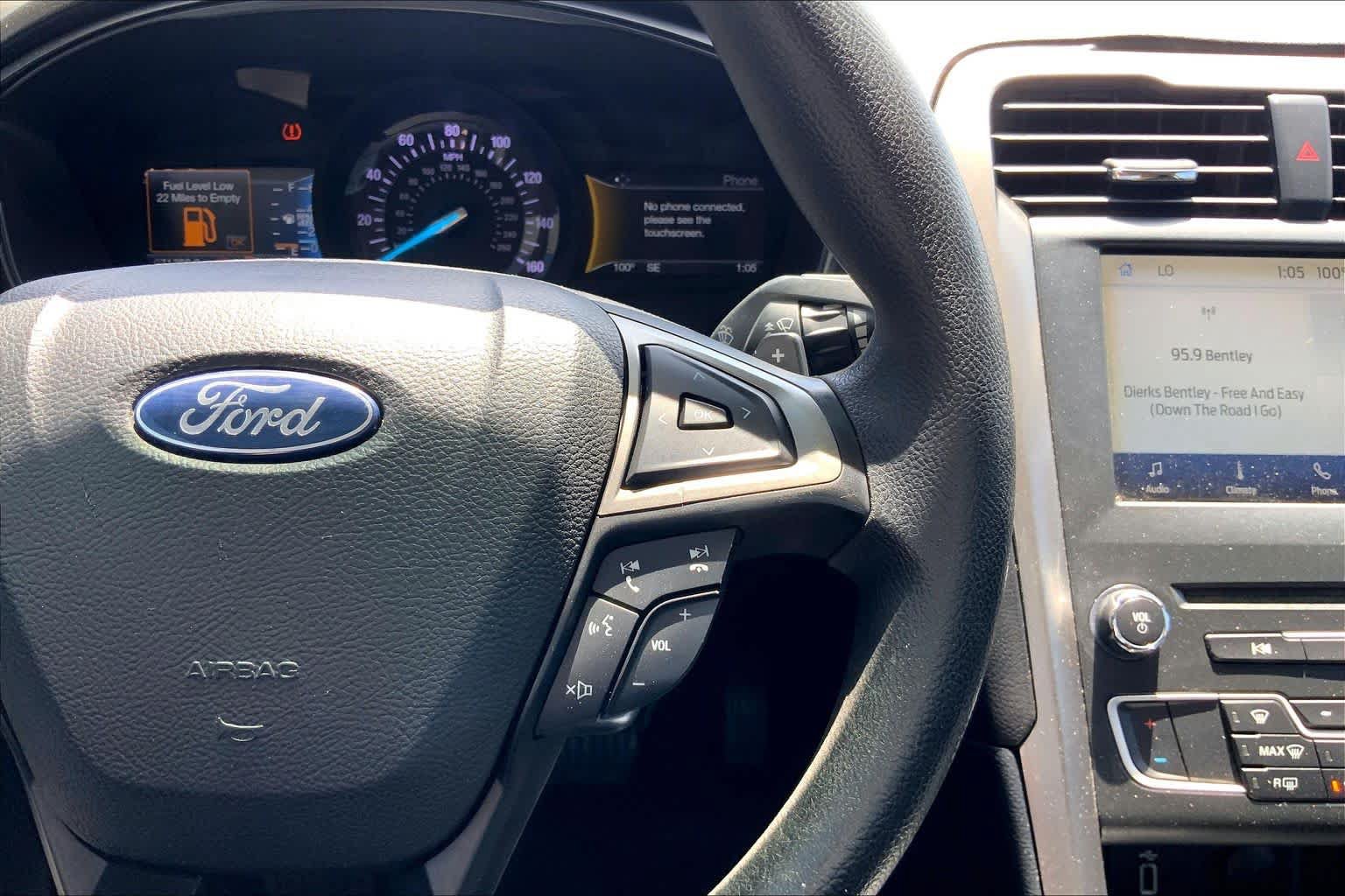 Used 2018 Ford Fusion SE w/ Fusion SE Technology Package FWD image 23