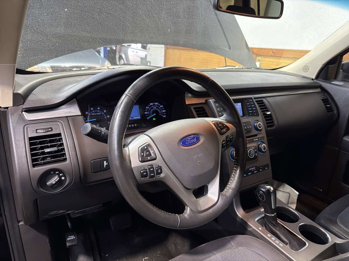 Used 2019 Ford Flex SE image 17