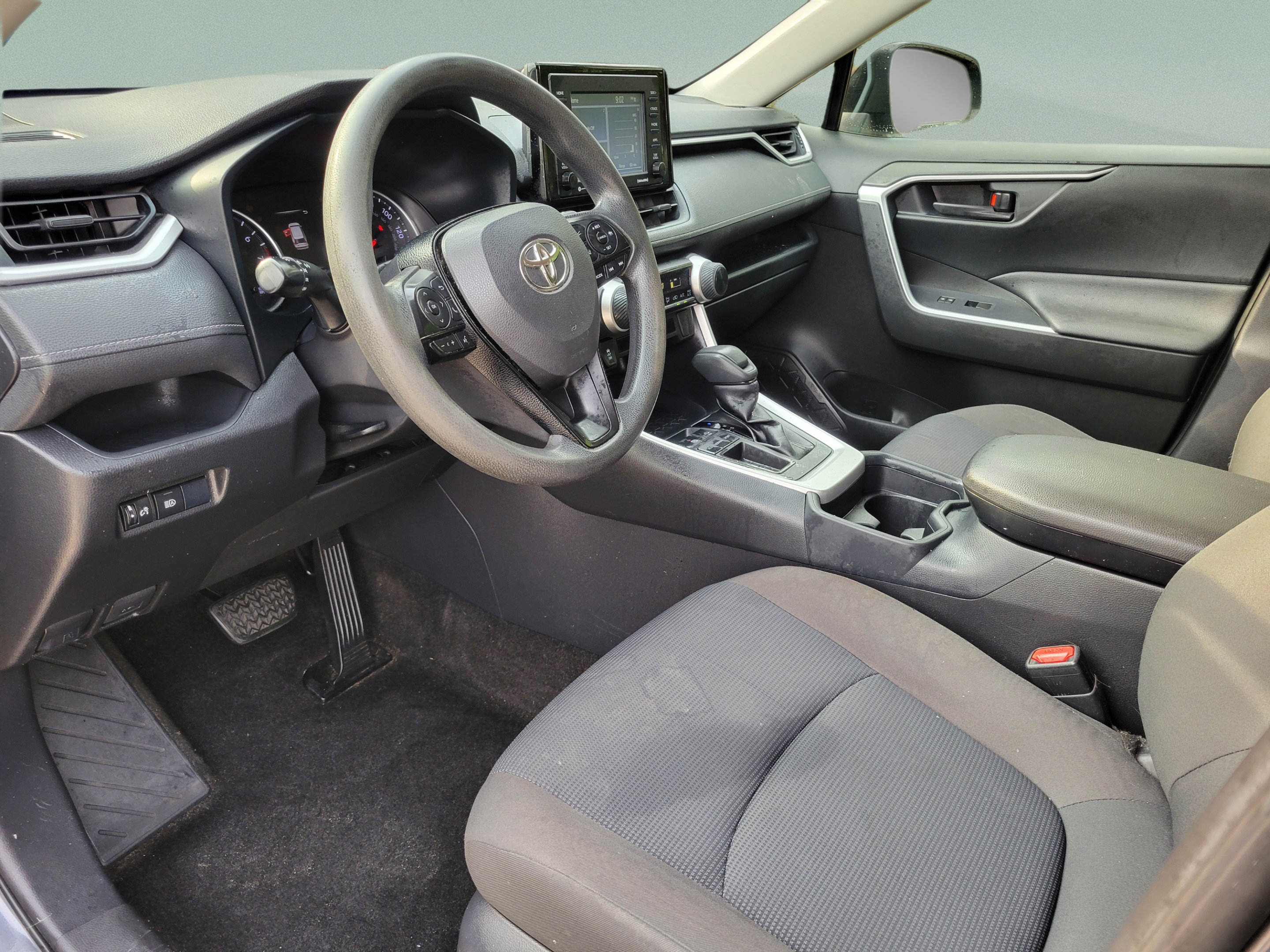 Used 2020 Toyota RAV4 LE w/ Carpet Mat Package FWD image 14