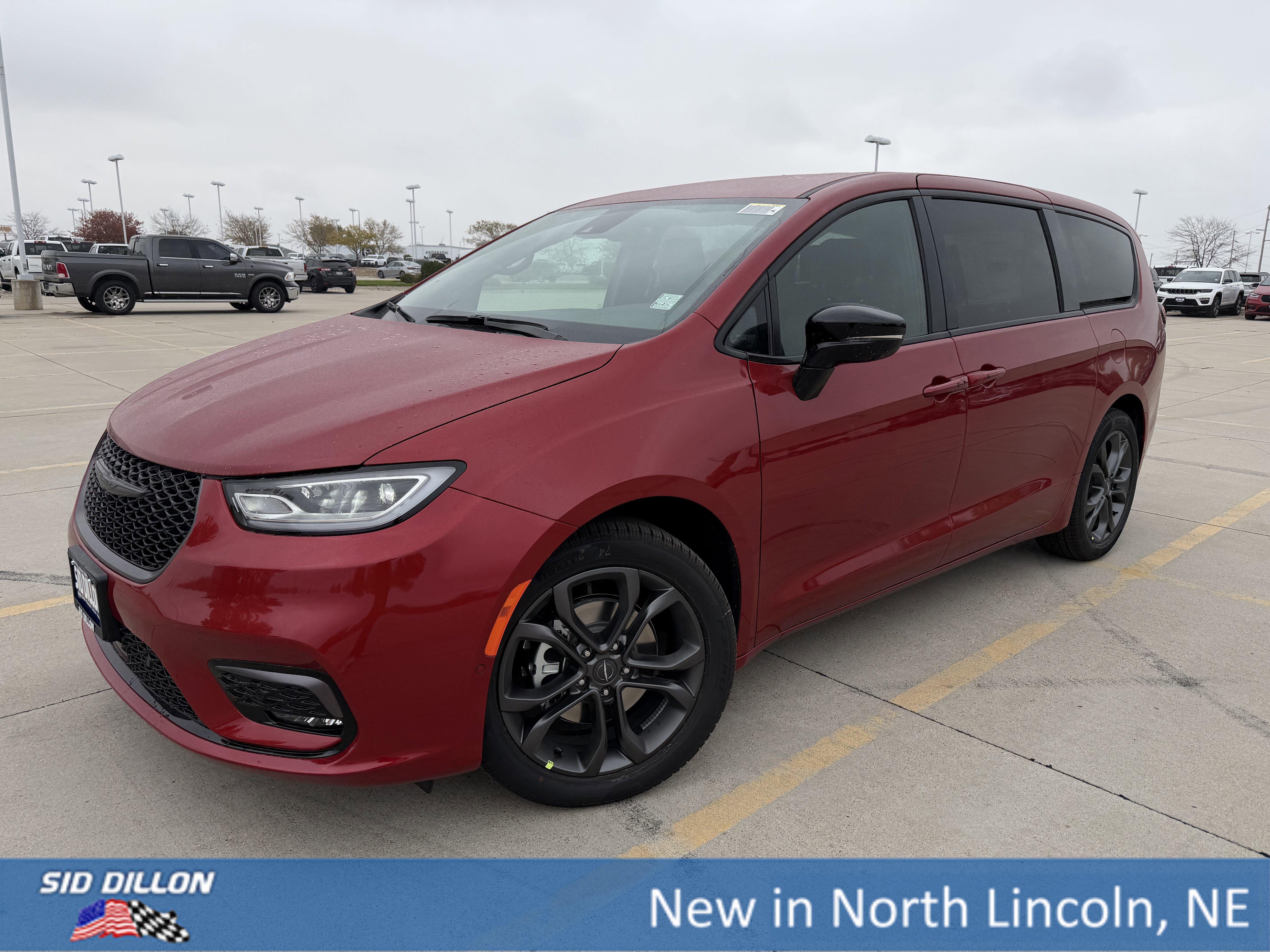 New 2026 Chrysler Pacifica Select image 1