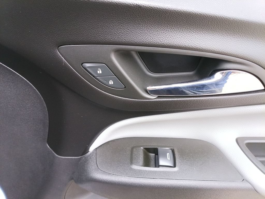 Used 2024 Chevrolet Equinox LS FWD image 32