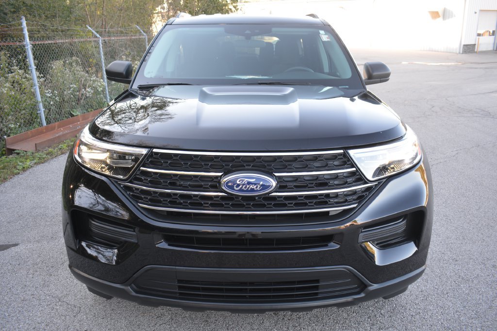 Certified 2024 Ford Explorer XLT AWD/4WD image 2