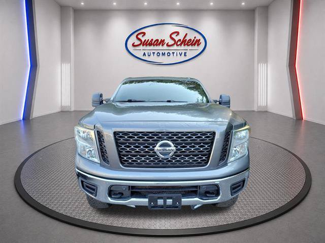 Used 2019 Nissan Titan SV w/ SV Convenience Package AWD/4WD image 2