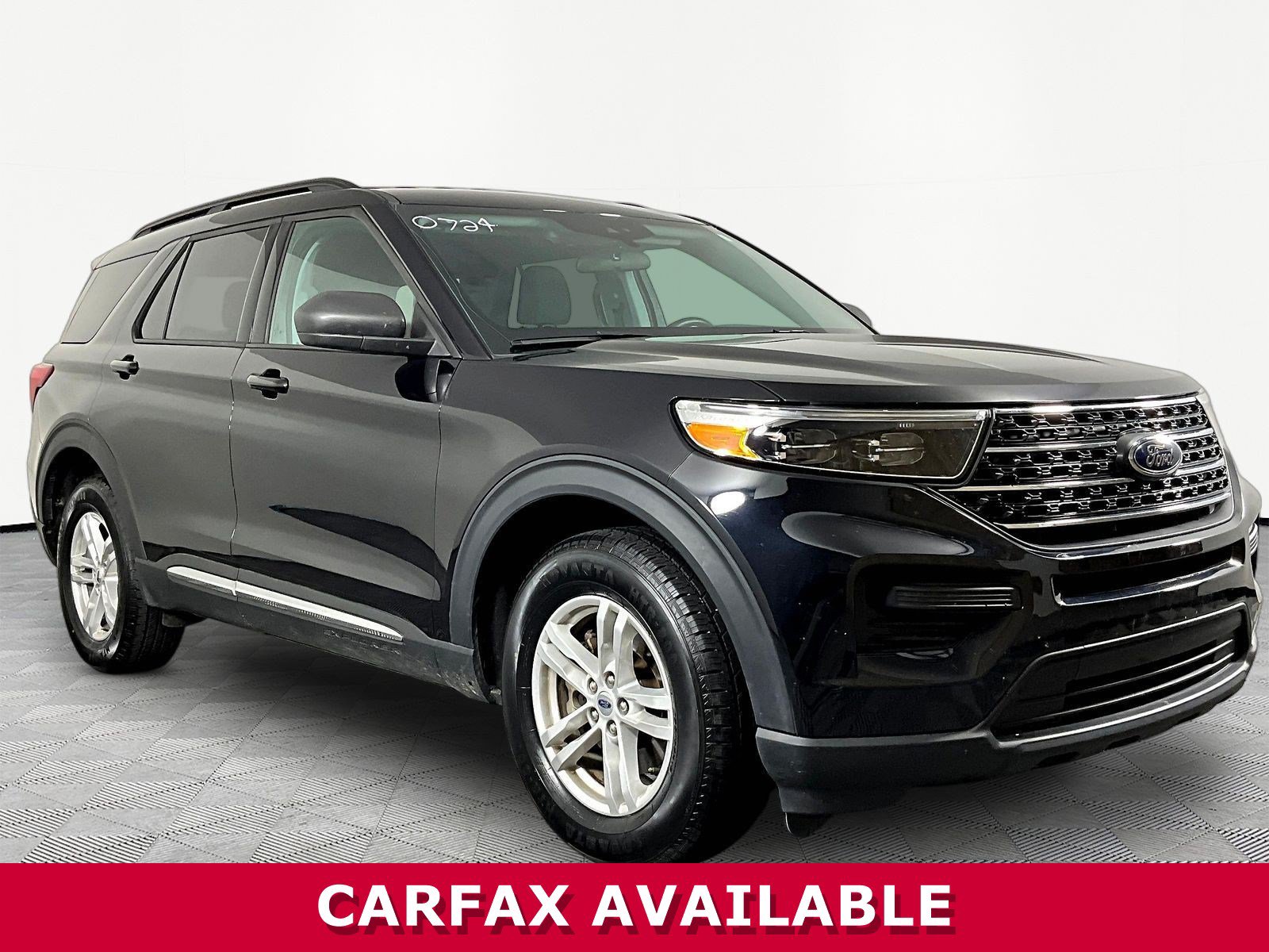 Used 2023 Ford Explorer XLT AWD/4WD image 3