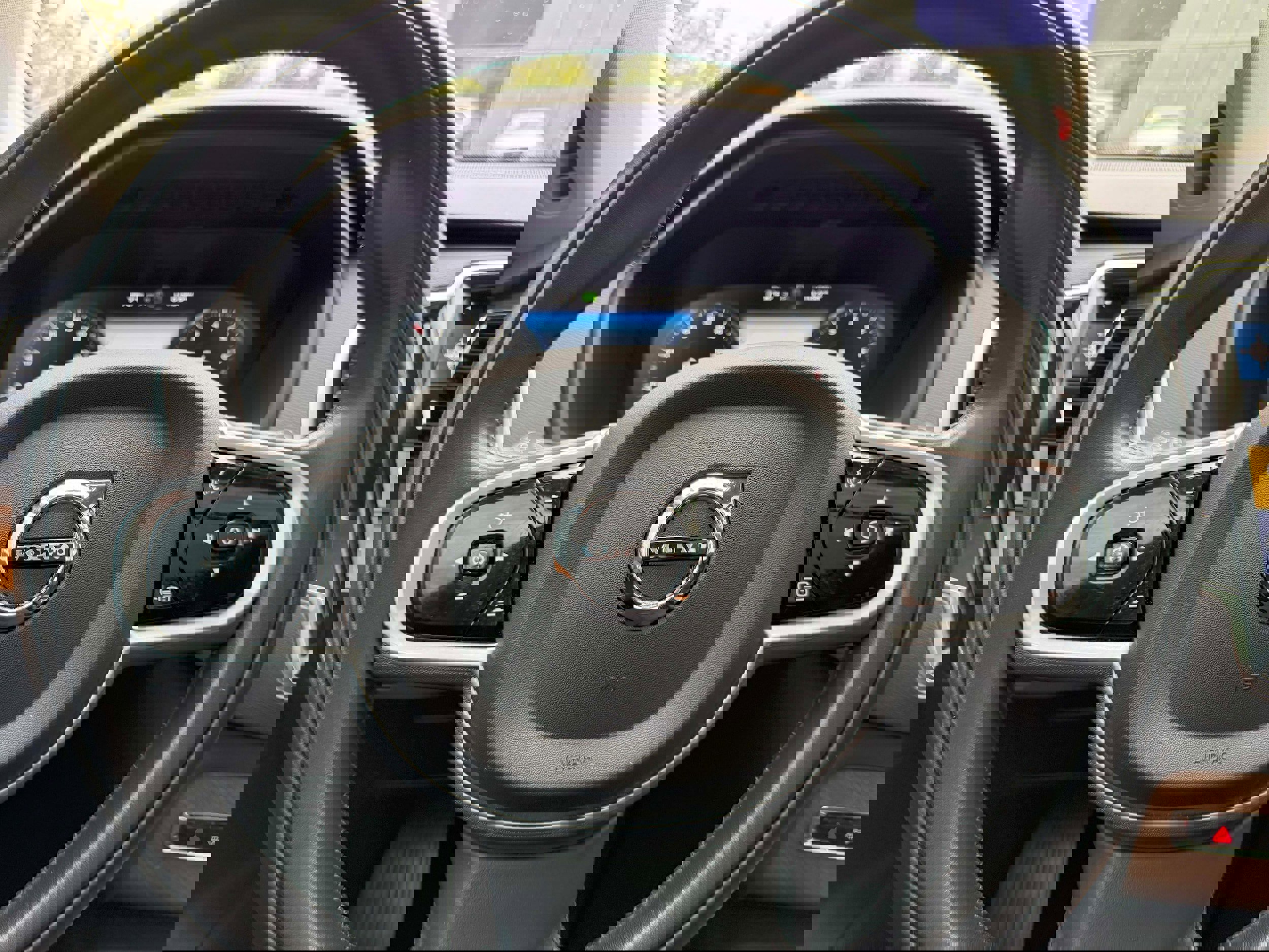 Used 2022 Volvo XC90 T6 Momentum image 19