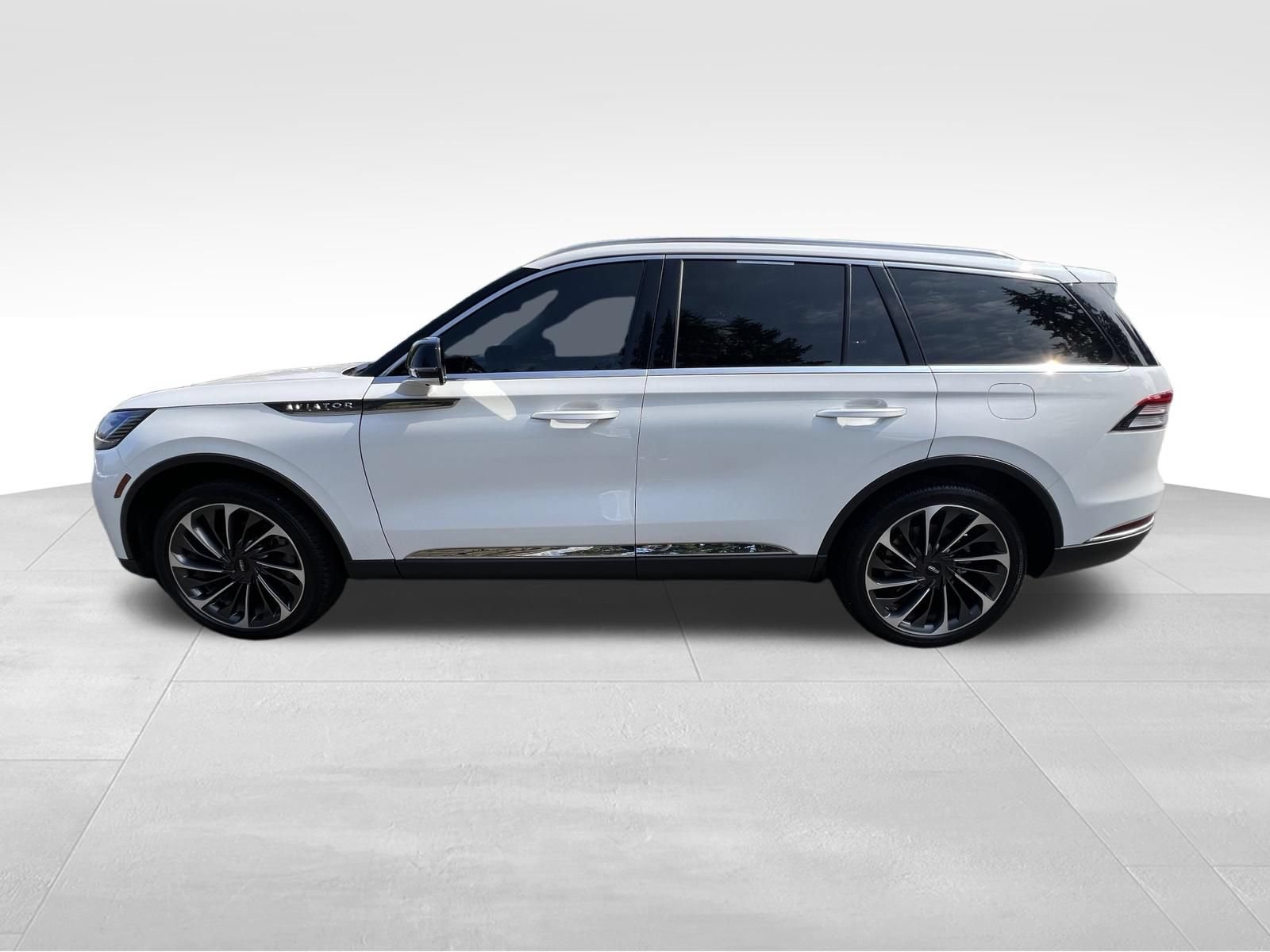 Used 2025 Lincoln Aviator Reserve w/ Equipment Group 201A AWD/4WD image 9