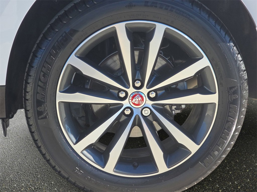 Used 2022 Jaguar F-PACE S image 37