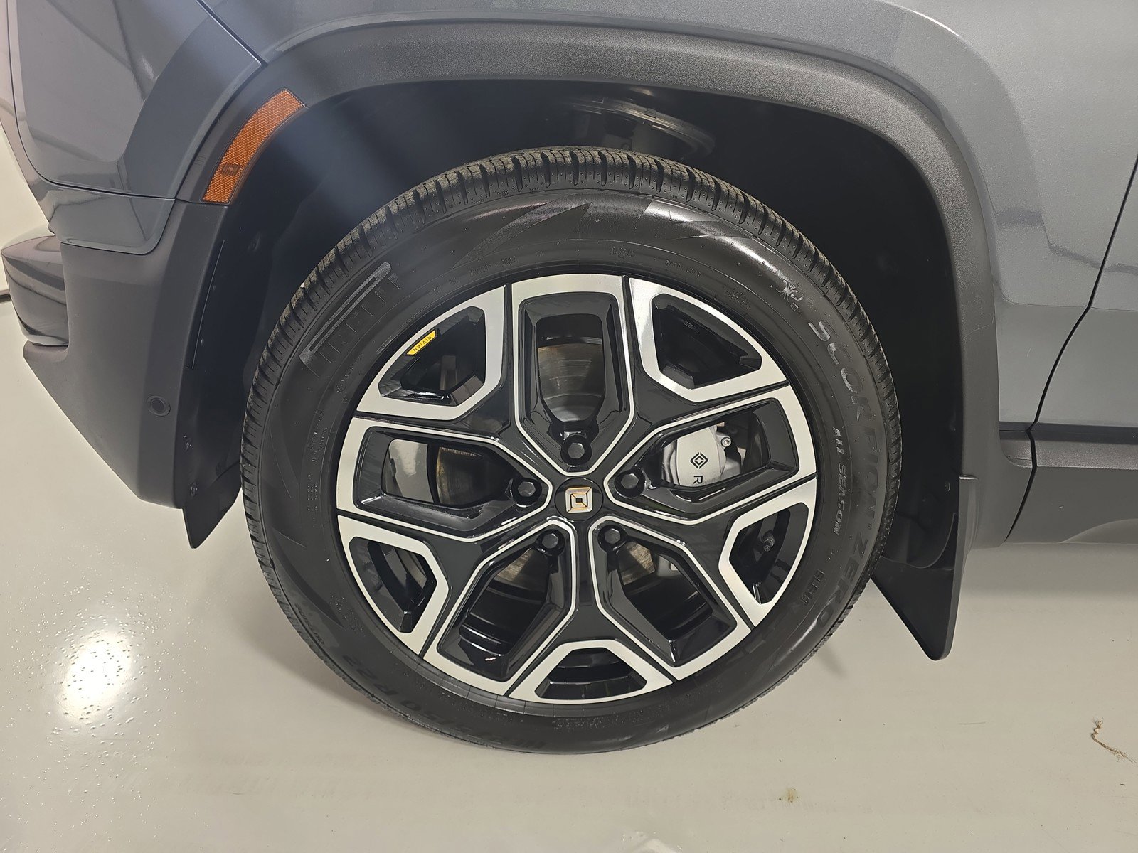 Used 2025 Rivian R1T Adventure AWD/4WD image 9