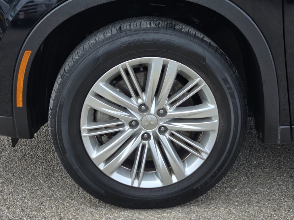 Used 2024 Mitsubishi Outlander ES image 10