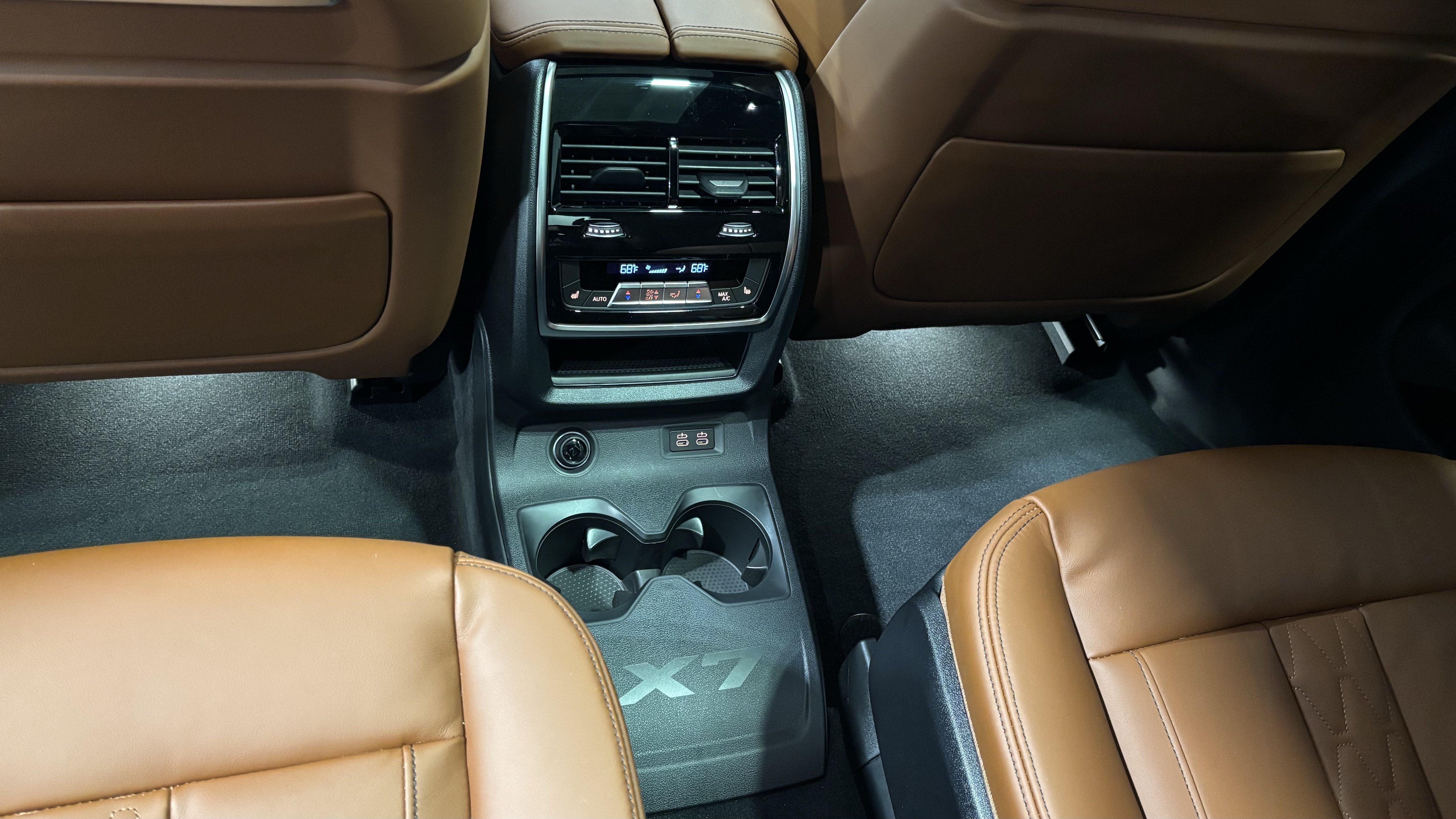 New 2027 BMW X7 M60i AWD/4WD image 30