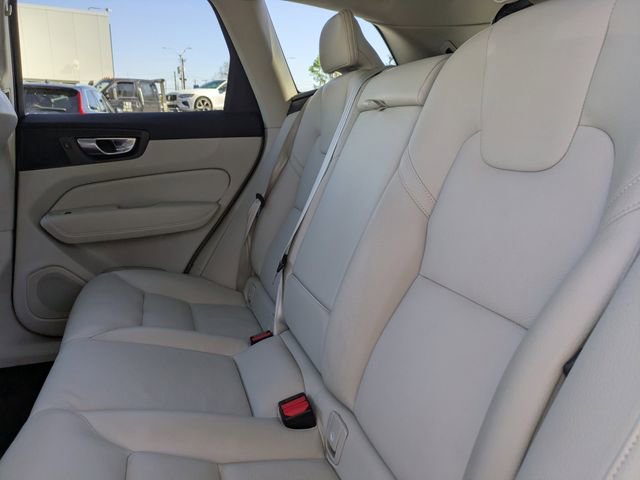 Used 2023 Volvo XC60 B5 Plus image 19