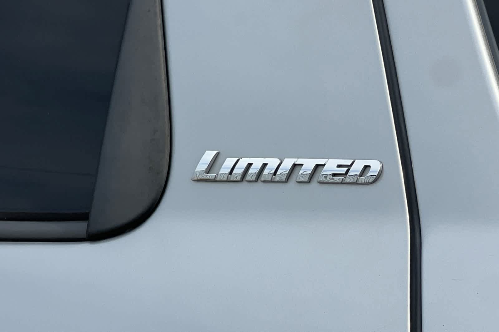 Used 2015 Toyota Sequoia Limited RWD image 24