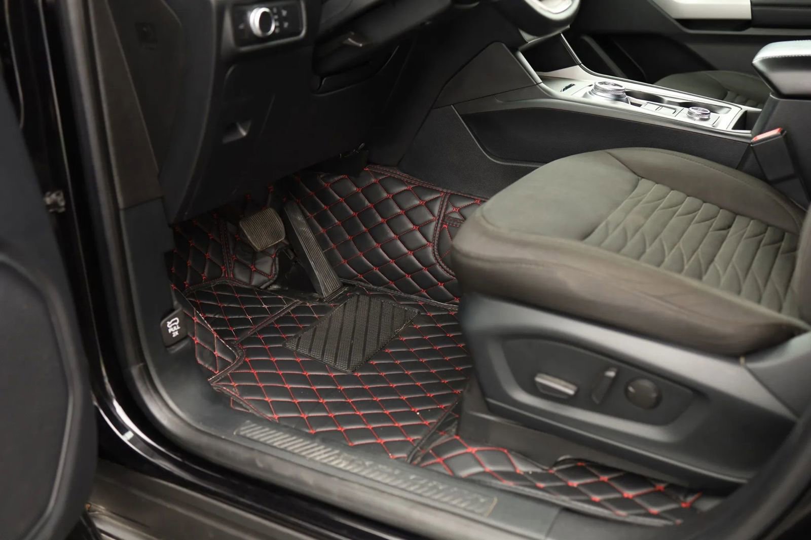 Used 2020 Ford Explorer XLT w/ Comfort Package image 13