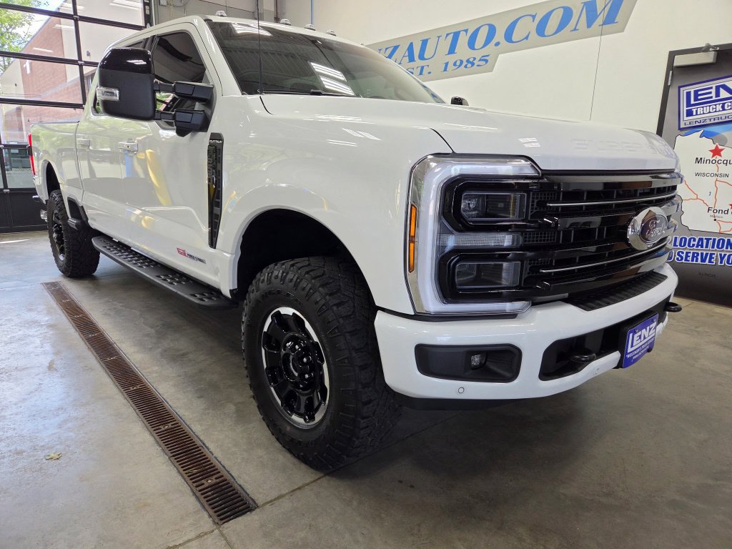 Used 2025 Ford F250 4x4 Crew Cab Super Duty image 2