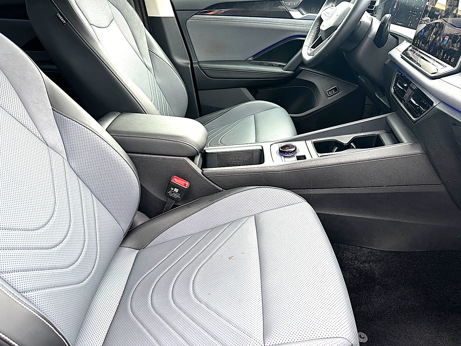 Used 2026 Volkswagen Tiguan SE FWD image 24