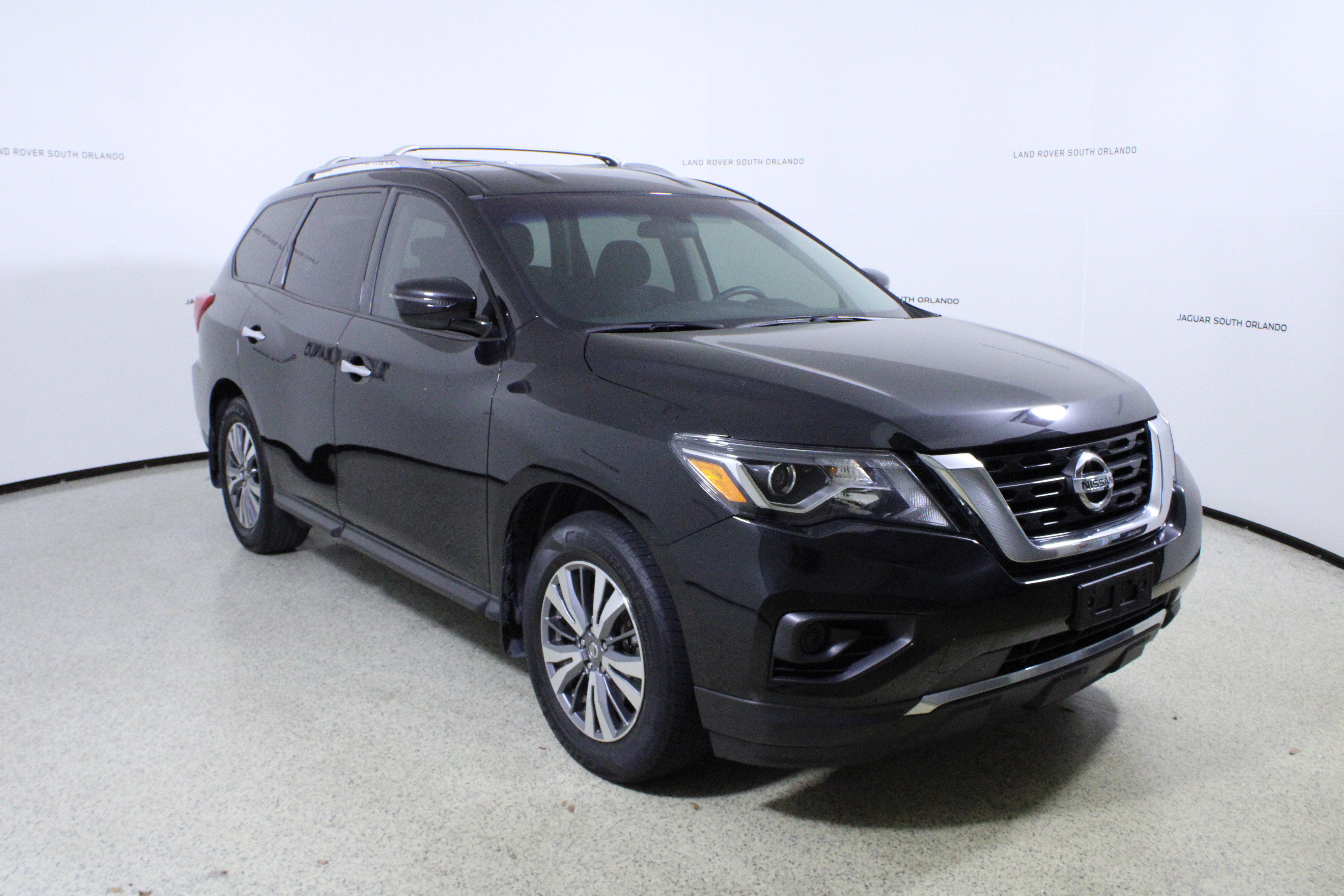 Used 2020 Nissan Pathfinder S image 3