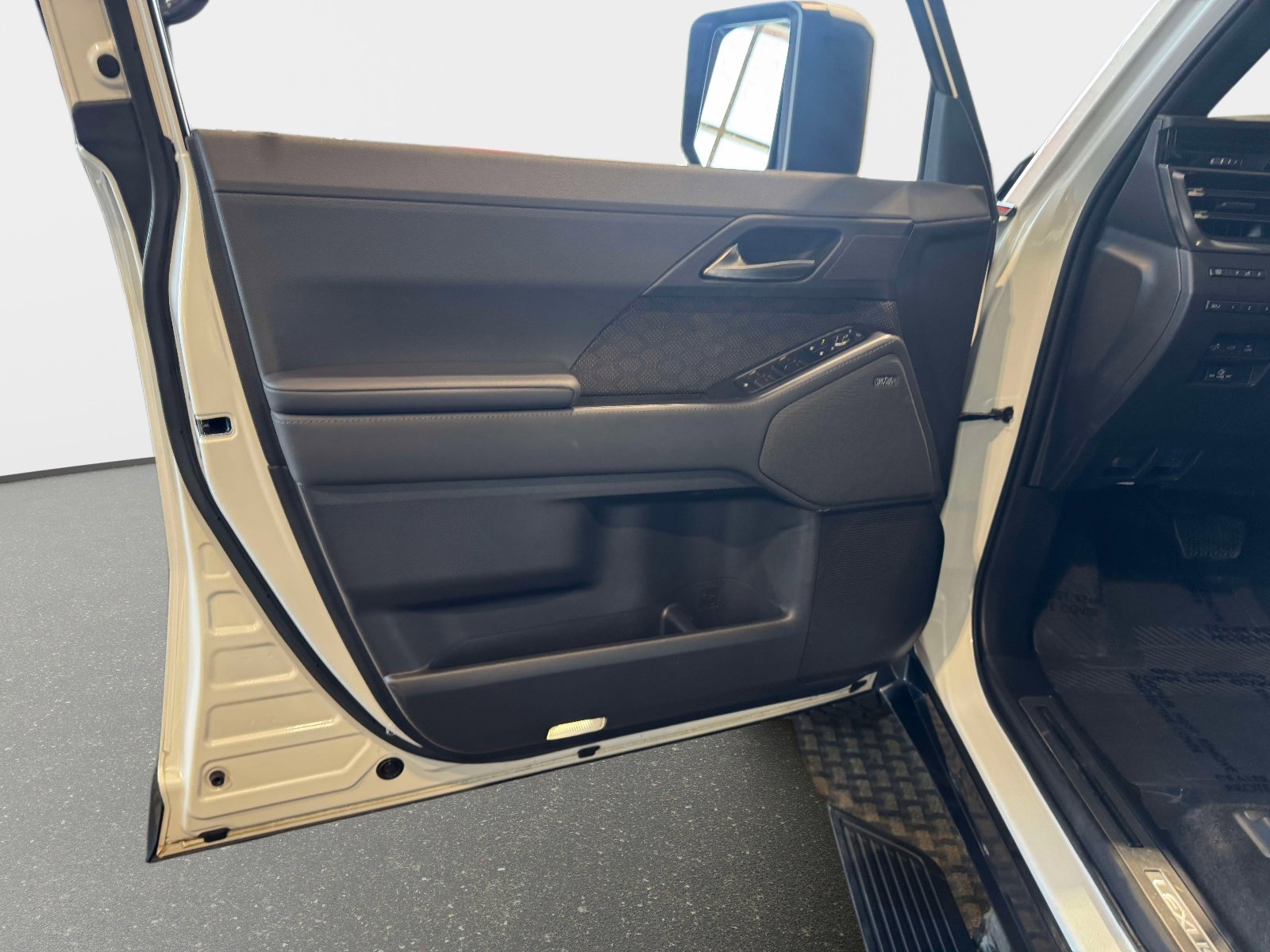 Used 2024 Lexus GX 550 w/ Cold Area Package image 24