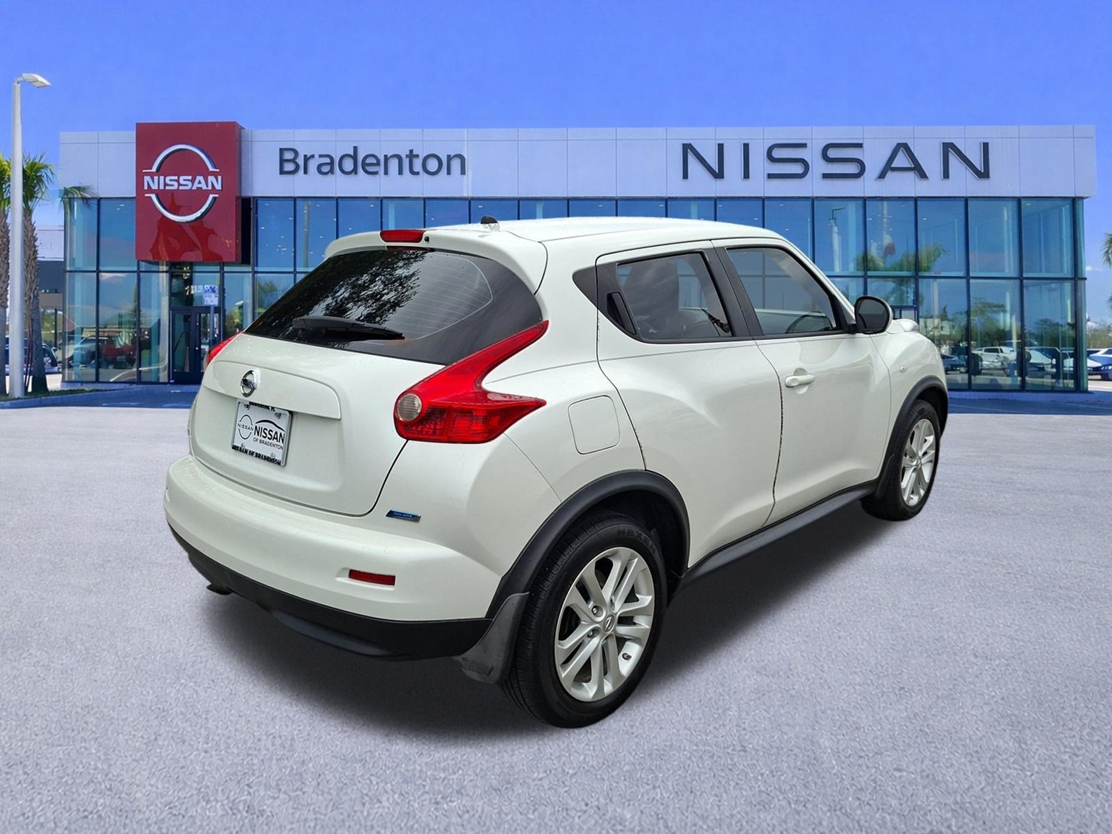Used 2013 Nissan Juke S FWD image 5