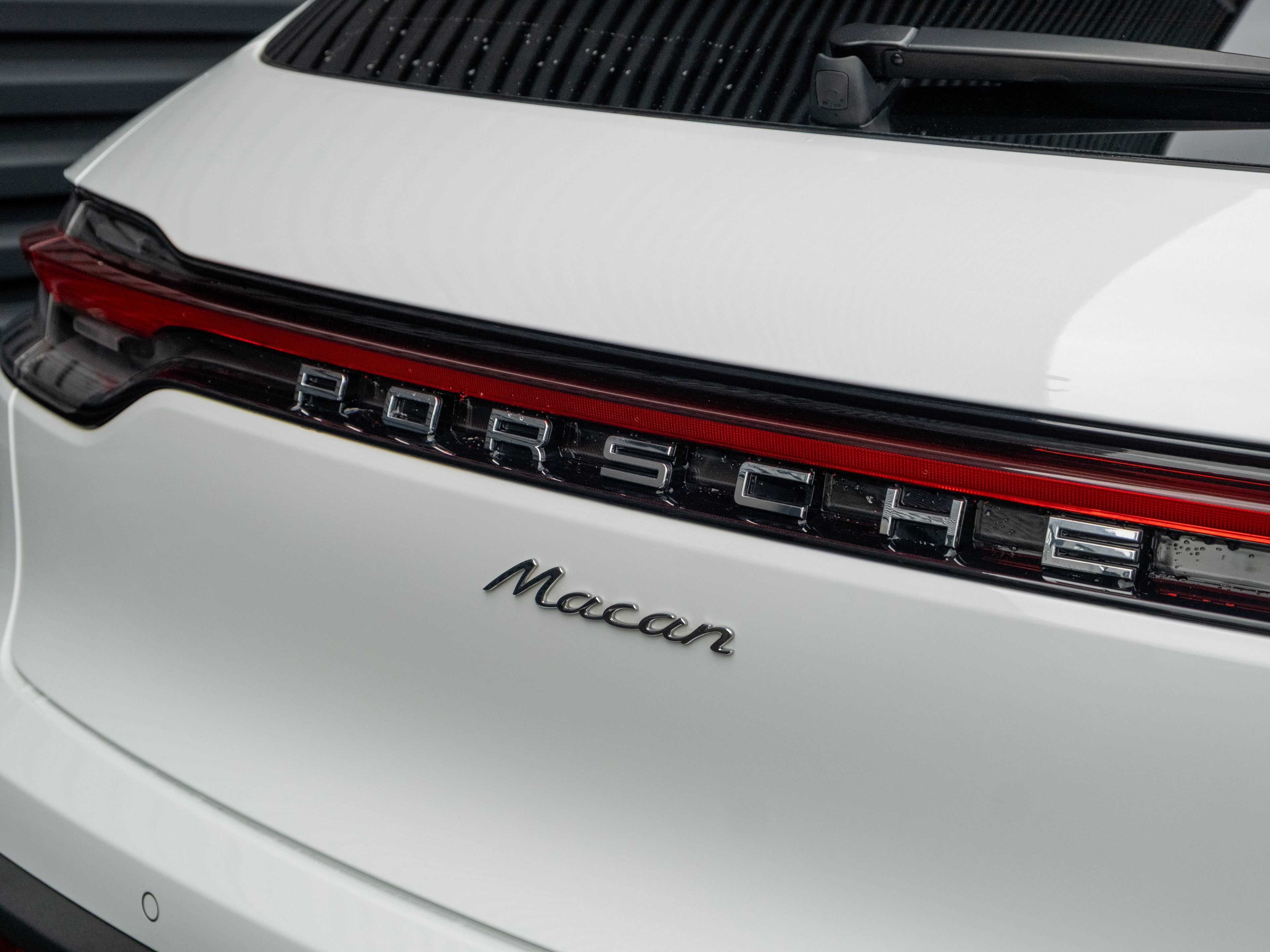 Certified 2023 Porsche Macan AWD/4WD image 39